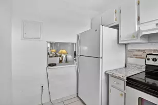 8130 Sunrise Lakes Blvd, Sunrise, FL 33322 - Photo 7