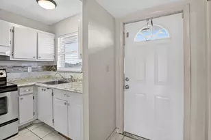 8130 Sunrise Lakes Blvd, Sunrise, FL 33322 - Photo 5