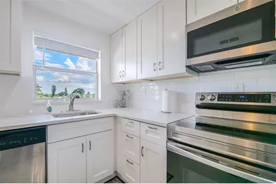 9400  Sunrise Lakes Blvd, Unit #304, Sunrise, FL 33322 - Photo 9