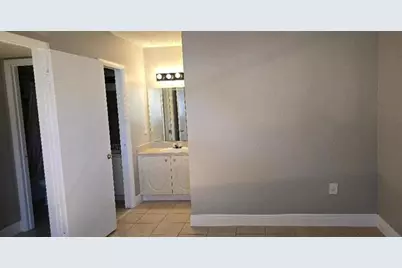 301 W Palm Way, Unit #107, Pembroke Pines, FL 33025 - Photo 15