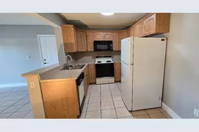 301 W Palm Way, Unit #107, Pembroke Pines, FL 33025 - Photo 1