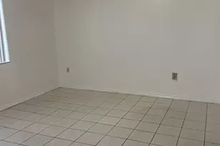 10000 NW 80th Ct, Hialeah Gardens, FL 33016 - Photo 7