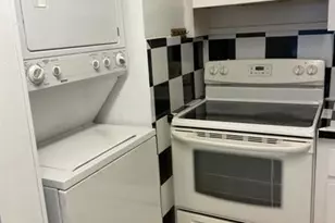 10000 NW 80th Ct, Hialeah Gardens, FL 33016 - Photo 9