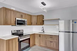 260 NW 19th St, Boca Raton, FL 33432 - Photo 1