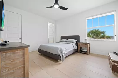 2001  Meadows Dr, Davie, FL 33324 - Photo 23