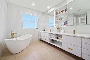 2001 Meadows Dr, Davie, FL 33324 - Photo 17