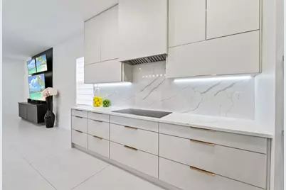 2001  Meadows Dr, Davie, FL 33324 - Photo 7