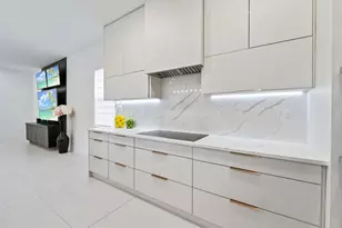 2001 Meadows Dr, Davie, FL 33324 - Photo 7