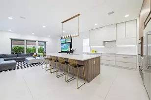 2001 Meadows Dr, Davie, FL 33324 - Photo 9