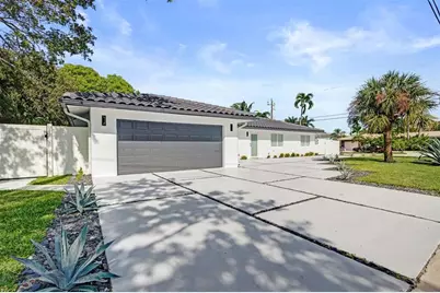 699 NE 70th St, Boca Raton, FL 33487 - Photo 1