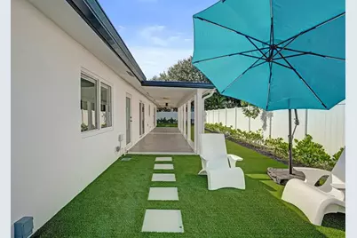 699 NE 70th St, Boca Raton, FL 33487 - Photo 49