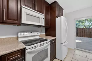 9110 SW 22nd Ct, Davie, FL 33324 - Photo 9