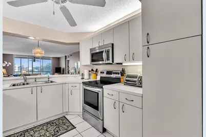 7512 N Devon Dr, Unit #210, Tamarac, FL 33321 - Photo 9