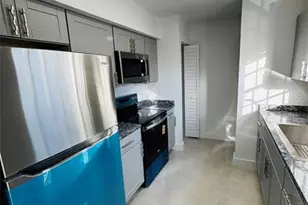 8657 SW 5th St, Pembroke Pines, FL 33025 - Photo 5