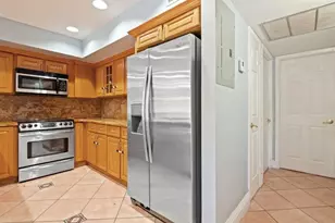 15442 Kippford Ct, Miami Lakes, FL 33014 - Photo 5