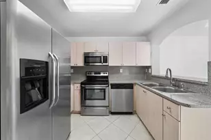 717 SW 107th Ave, Pembroke Pines, FL 33025 - Photo 7