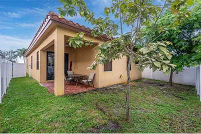 5208 NW 48th Ln, Tamarac, FL 33319 - Photo 17