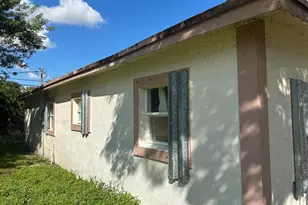 2863 NW 12th Ct, Fort Lauderdale, FL 33311 - Photo 9