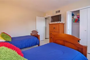 301 Lakeview Dr, Weston, FL 33326 - Photo 21