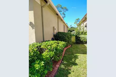 5423  Place Lake Dr, Fort Pierce, FL 34951 - Photo 3