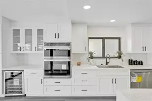 21392 Bridgeview Dr, Boca Raton, FL 33428 - Photo 3