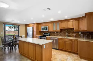 822 NE 25th Ave, Hallandale Beach, FL 33009 - Photo 3