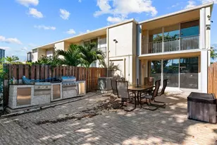 822 NE 25th Ave, Hallandale Beach, FL 33009 - Photo 25