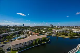 427 Golden Isles Dr, Hallandale Beach, FL 33009 - Photo 25