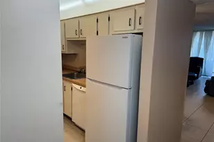 2860 Somerset Dr, Fort Lauderdale, FL 33311 - Photo 15