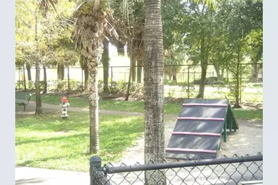 2031 NW 39th Ct, Oakland Park, FL 33309 - Photo 17
