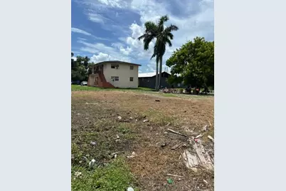 724 SW Avenue B Ave, Belle Glade, FL 33430 - Photo 1