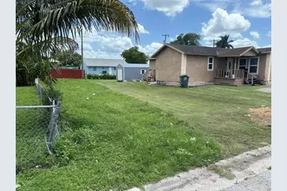 525 SW 9th St, Belle Glade, FL 33430 - Photo 1