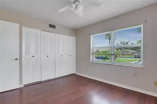 1217 S Lakes End Dr, Fort Pierce, FL 34982 - Photo 9