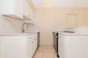 2581 NE 11th Ct, Pompano Beach, FL 33062 - Photo 9