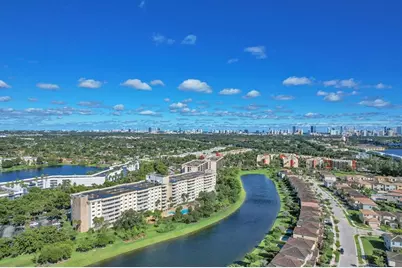 800 NE 195th St, Unit #601, Miami, FL 33179 - Photo 3