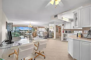 800 NE 195th St, Miami, FL 33179 - Photo 17