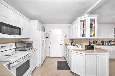 800 NE 195th St, Unit #601, Miami, FL 33179 - Photo 13