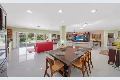 6207  Royal Poinciana Ln, Tamarac, FL 33319 - Photo 9