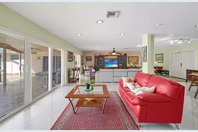 6207  Royal Poinciana Ln, Tamarac, FL 33319 - Photo 13