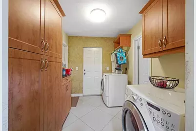 6207  Royal Poinciana Ln, Tamarac, FL 33319 - Photo 7