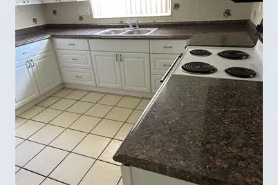 701 W Evanston Cir, Fort Lauderdale, FL 33312 - Photo 5