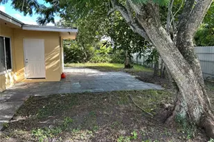 701 W Evanston Cir, Fort Lauderdale, FL 33312 - Photo 7