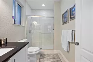 325 NE 34th St, Oakland Park, FL 33334 - Photo 15