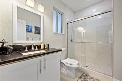 325 NE 34th St, Oakland Park, FL 33334 - Photo 13