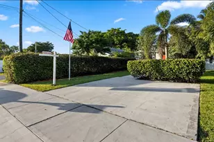325 NE 34th St, Oakland Park, FL 33334 - Photo 25