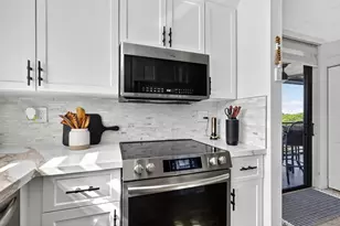 1000 Colony Point Cir, Pembroke Pines, FL 33026 - Photo 13