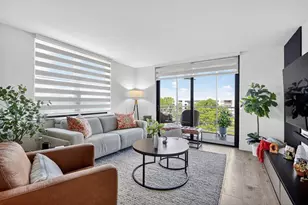 1000 Colony Point Cir, Pembroke Pines, FL 33026 - Photo 5