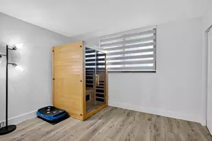 1000 Colony Point Cir, Pembroke Pines, FL 33026 - Photo 23