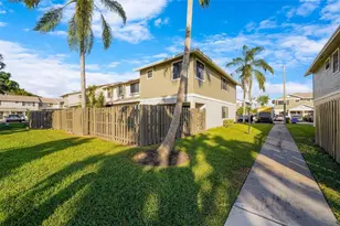 1030 NW 107th Ave, Pembroke Pines, FL 33026 - Photo 27