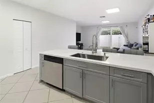 8106 Prestige Commons Dr, Tamarac, FL 33321 - Photo 7